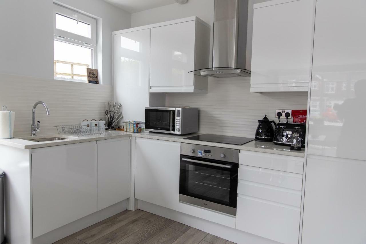 London Northwick Park Serviced Apartments By Riis Property Харроу Экстерьер фото